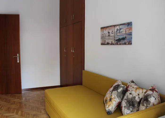 Old Town Apartment With Sea View