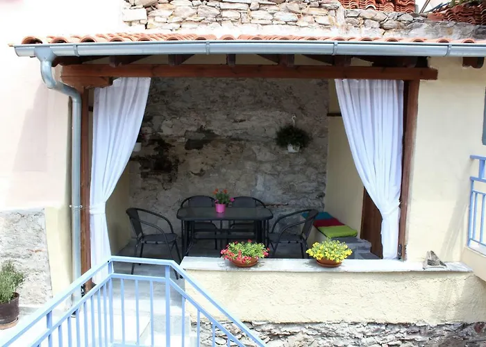 Old Town Apartment With Sea View