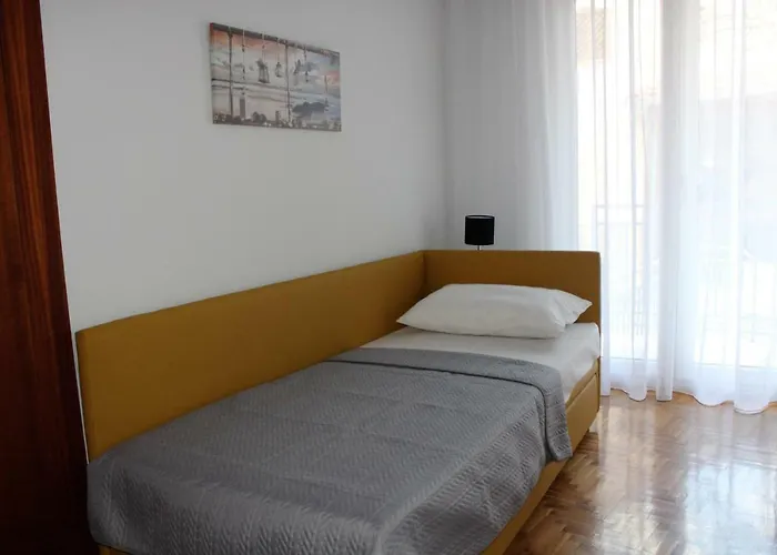 Old Town Apartment With Sea View